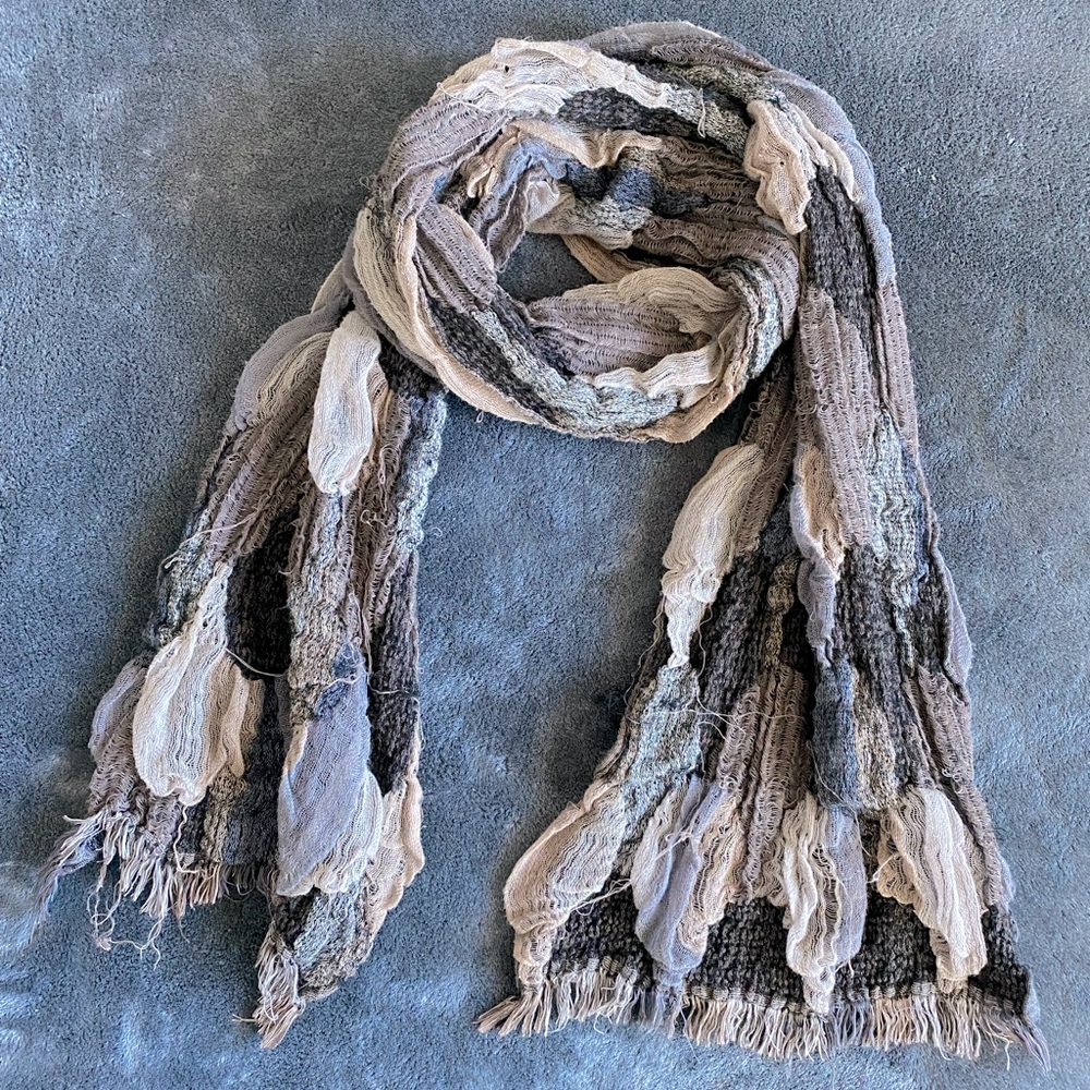Multi-texture scarf